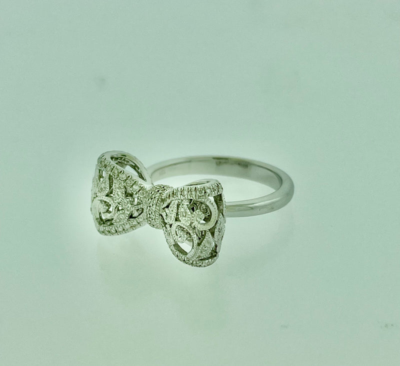 18K White Gold Bow Ring