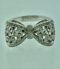 18K White Gold Bow Ring